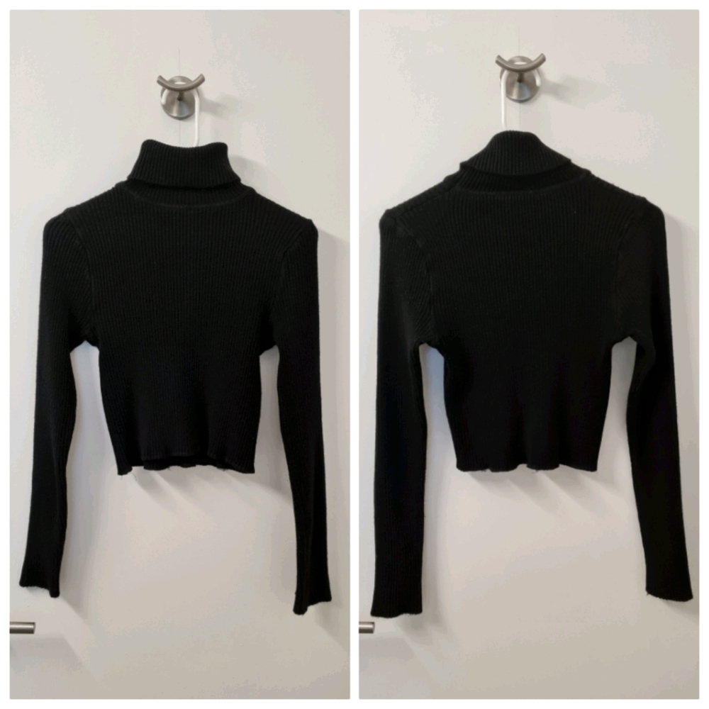 Cropped Black Turtleneck